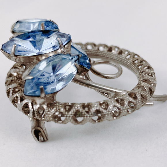 Vintage Mid Century Silver Tone Blue Rhinestone Floral Circle Brooch 1950s Pin - Picture 3 of 15